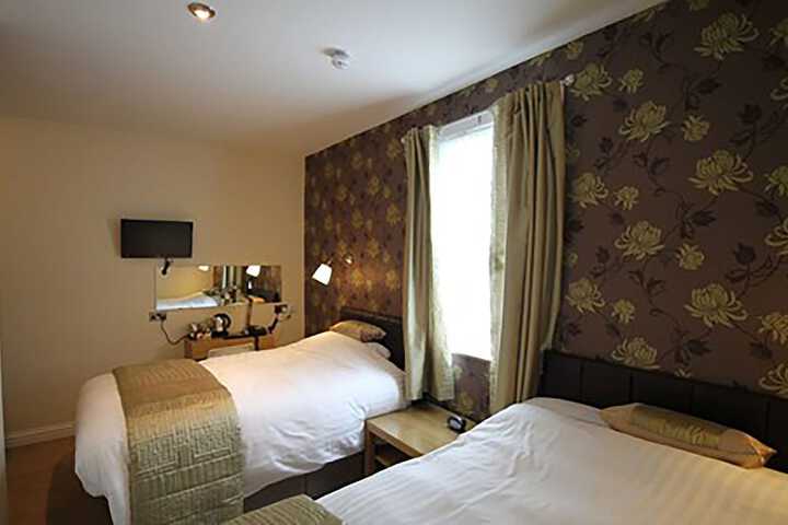 Room 9 of 35