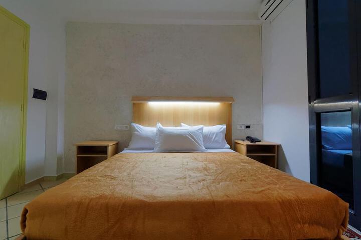 Room 12 of 28