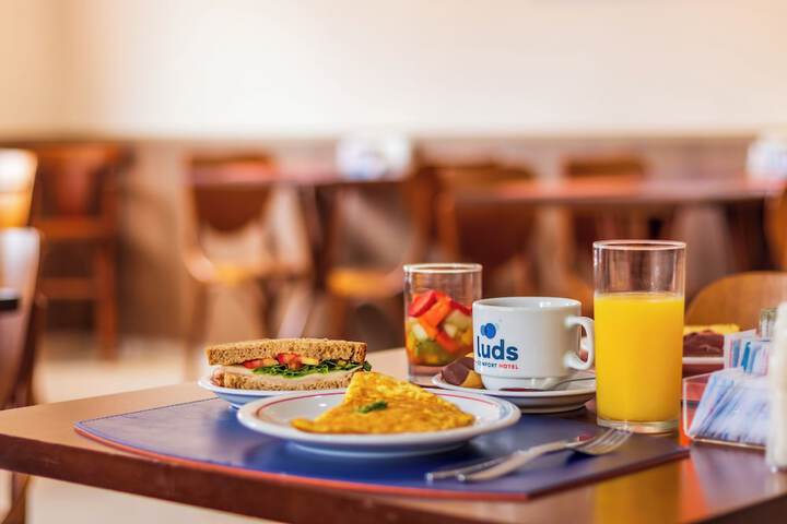 Breakfast/Coffee Service 94 of 102