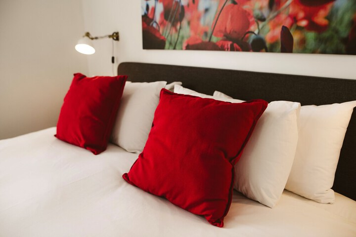 Room 2 of 20