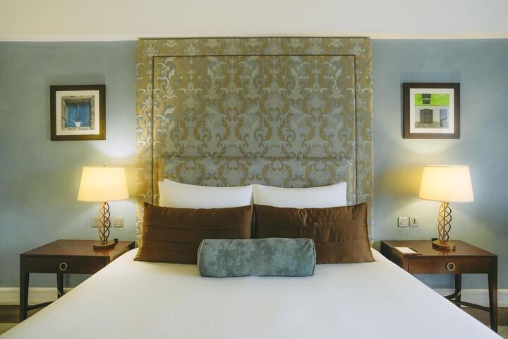 Room 25 of 208