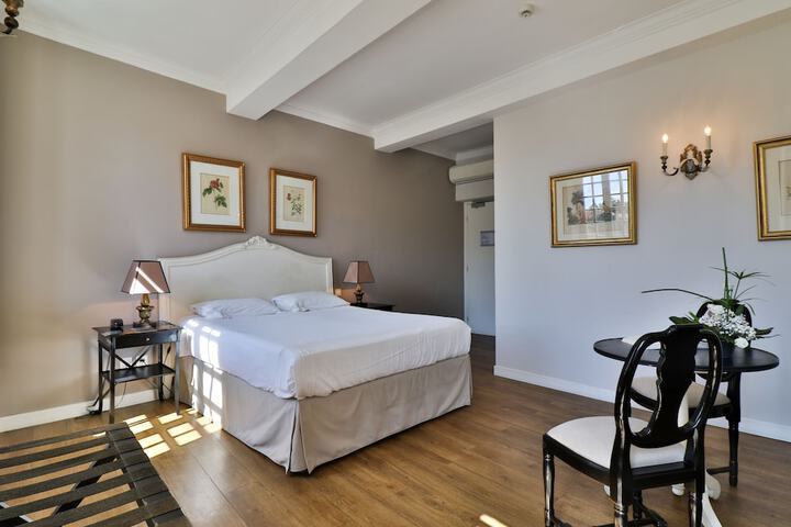 Room 5 of 50