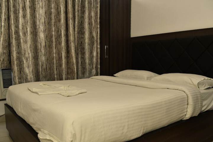 Room 8 of 11