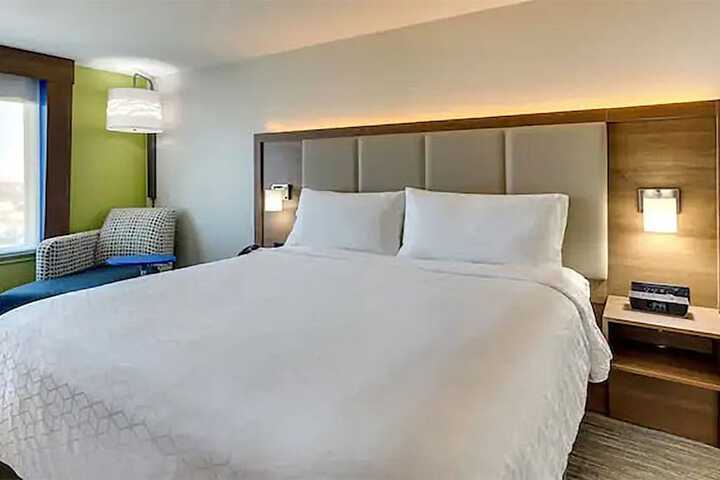 Room 15 of 32