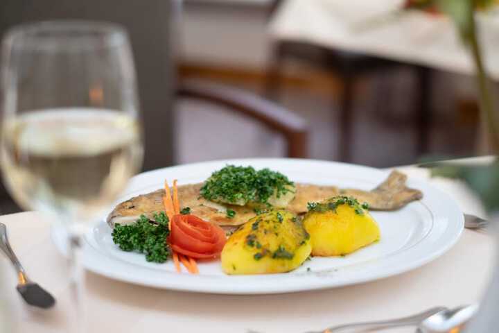 Dining 44 of 63