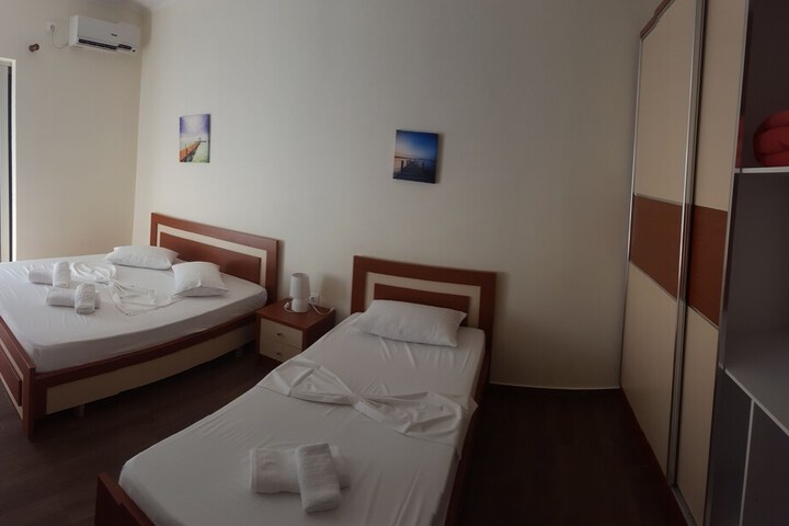 Room 5 of 25