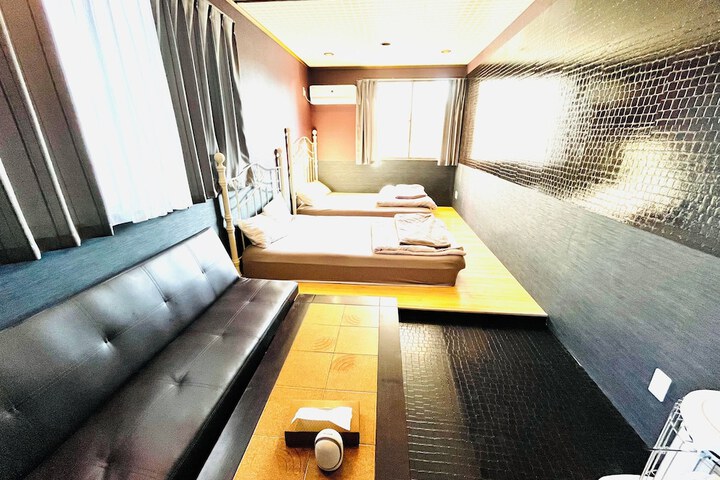 Room 33 of 172