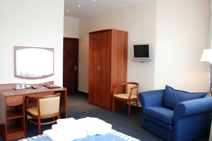 Room 8 of 63