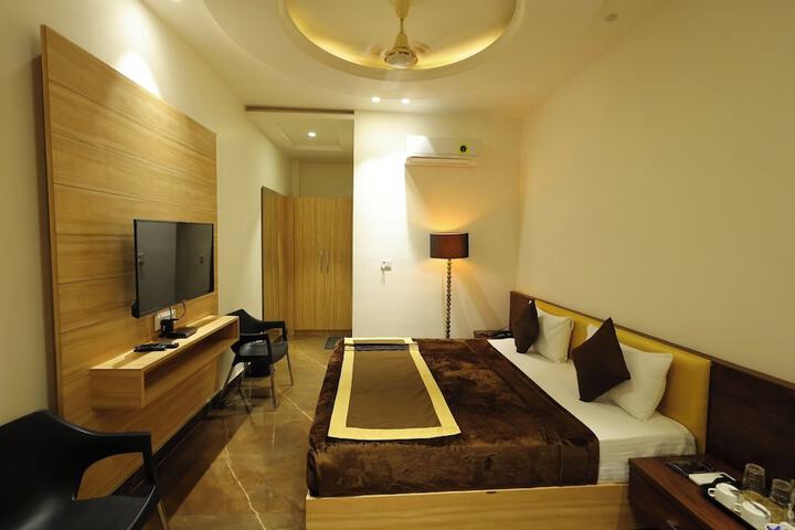Room 2 of 54