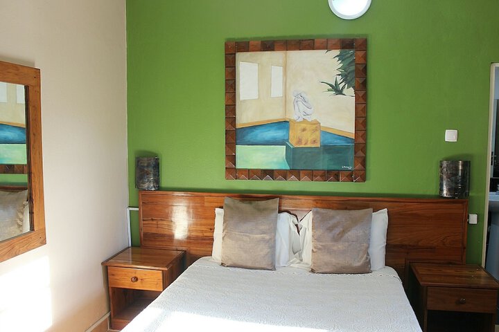 Room 9 of 12