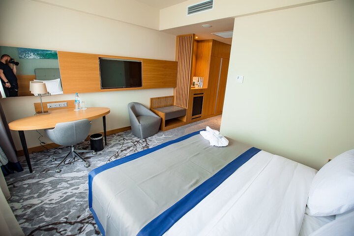 Room 15 of 84