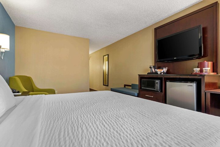 1 King Bed (19 of 50)
