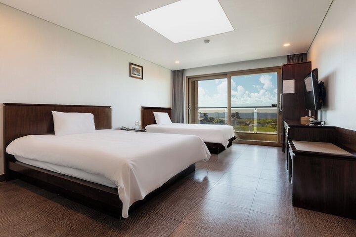 Room 6 of 14