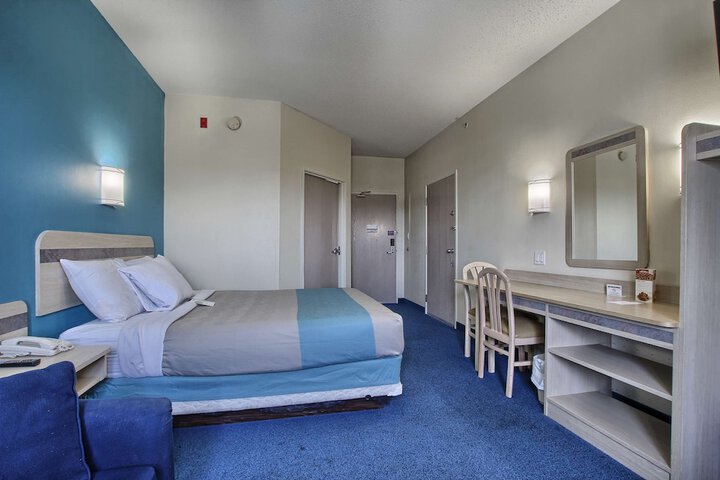 Room 10 of 36