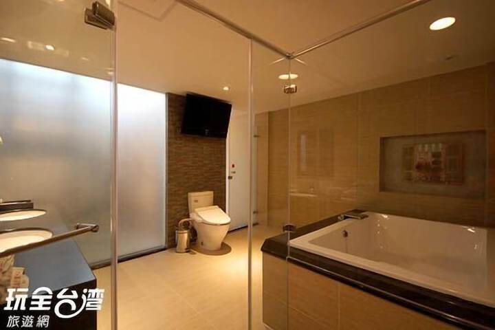 Room 73 of 100