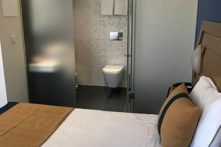 Room 17 of 48