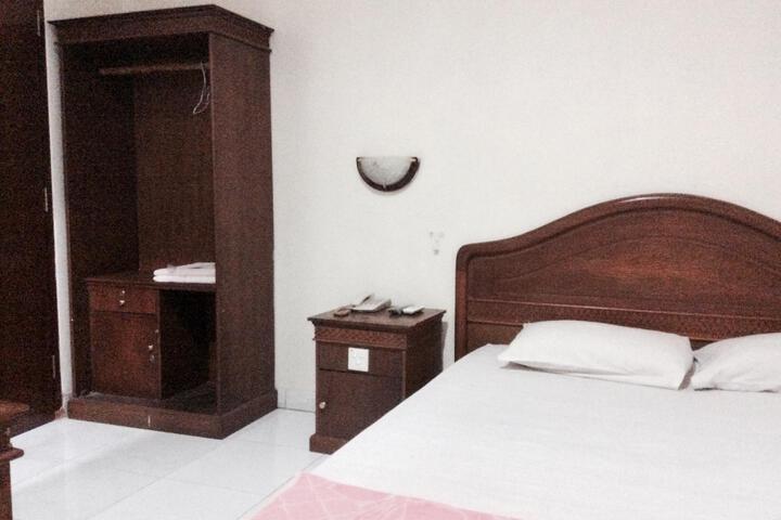Room 5 of 6
