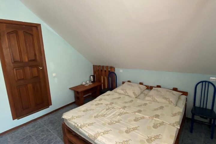Room 4 of 41