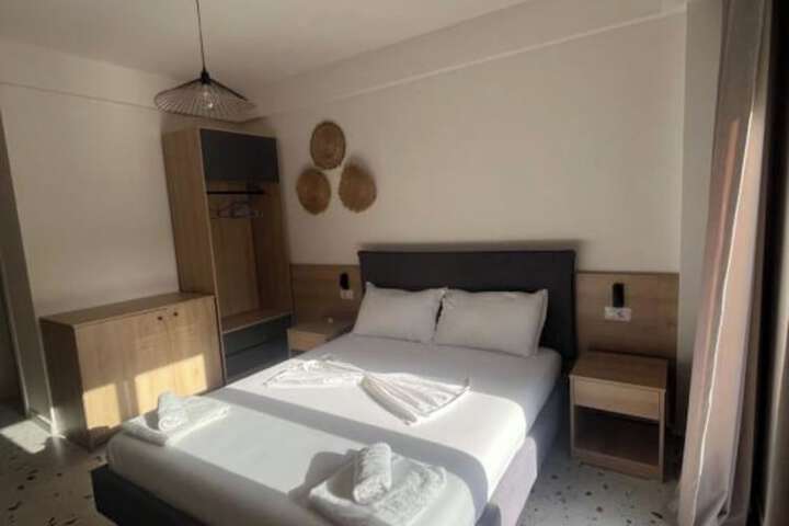 Room 6 of 67