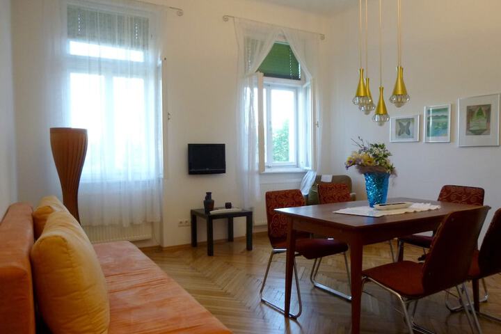 Room 3 of 108