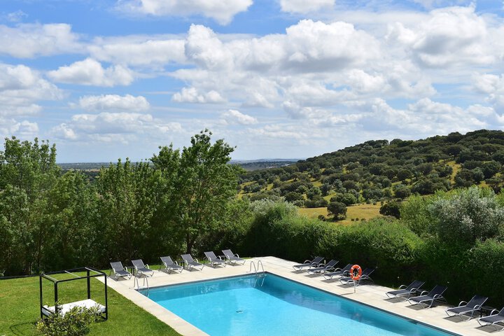 Hotel with Pool