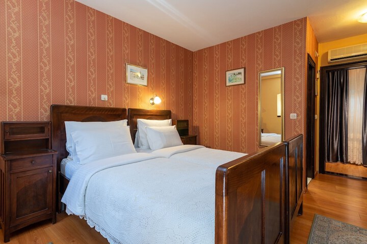 Room 44 of 108
