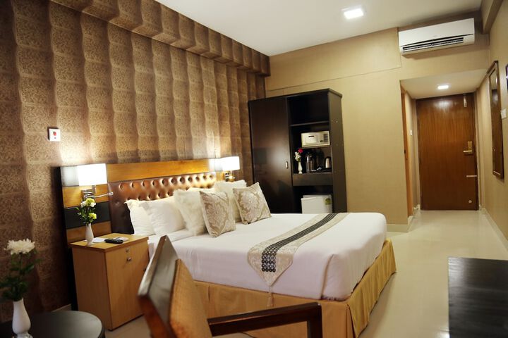 Room 9 of 31
