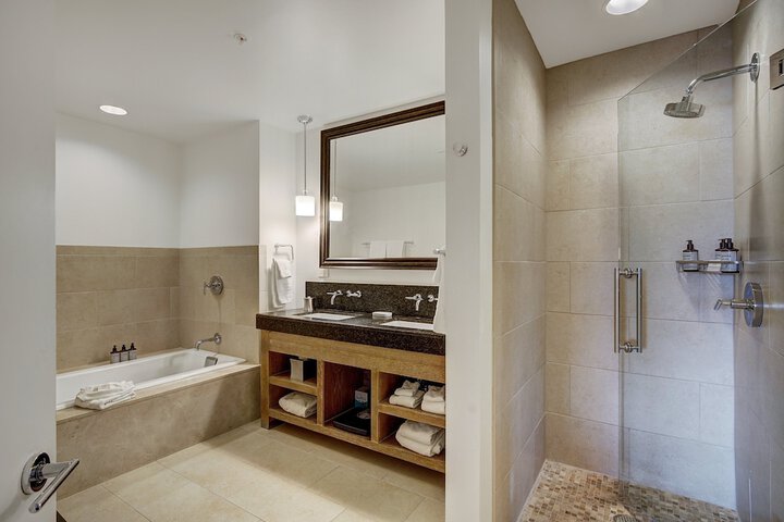 Room 14 of 36