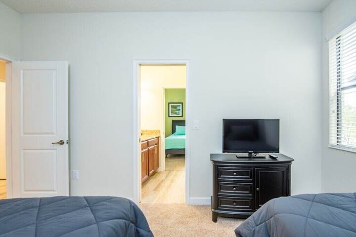 Room 6 of 37