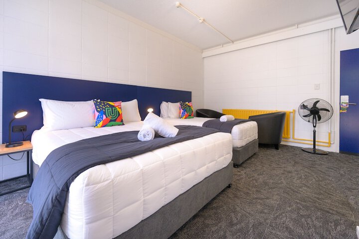 Room 30 of 165