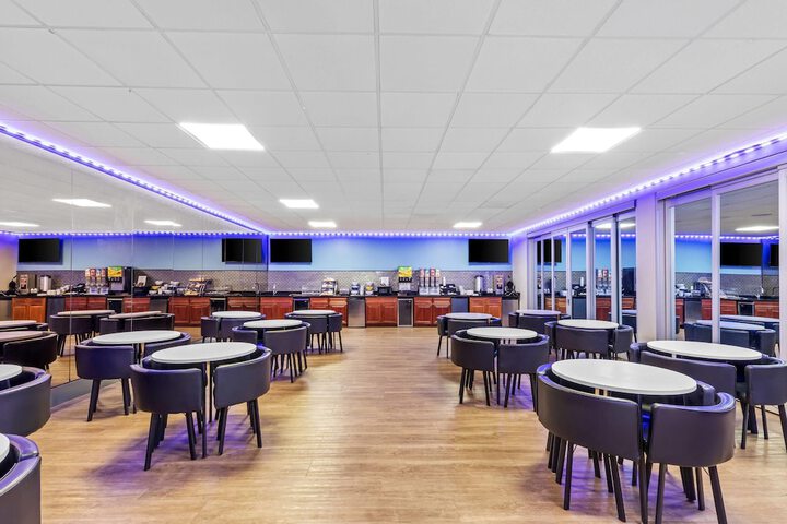 Breakfast/Coffee Service 23 of 32