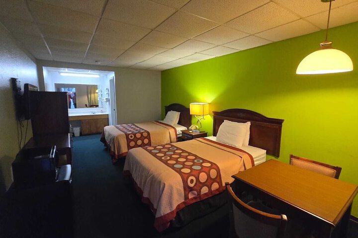 2 Queen Beds (2 of 7)