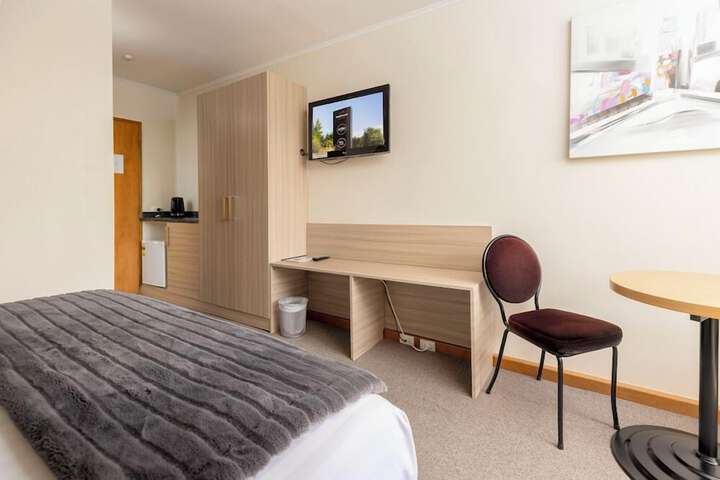 Room 8 of 33