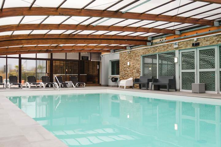 Pool Hotel