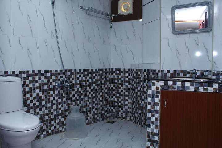 Room 33 of 39