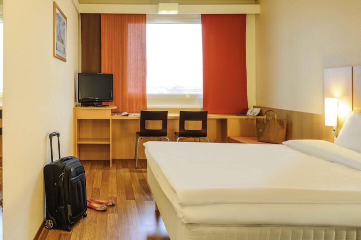 Room 17 of 43
