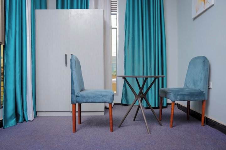 Room 9 of 42