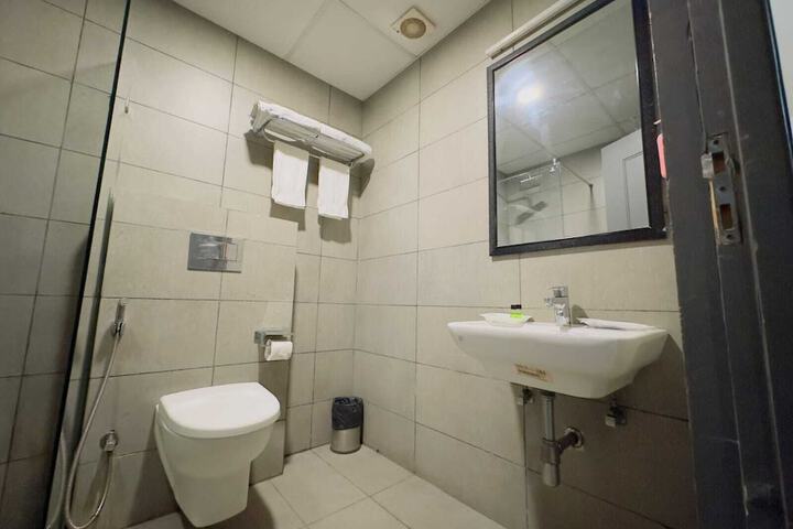 Room 6 of 13