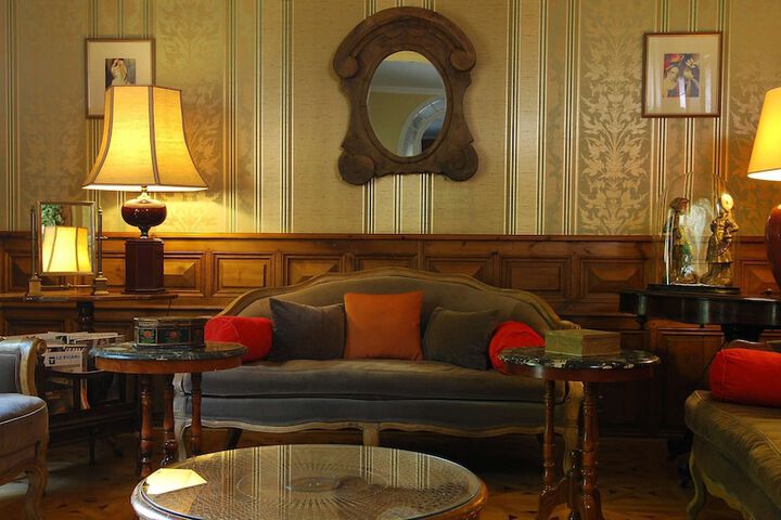 Lounge 50 of 60