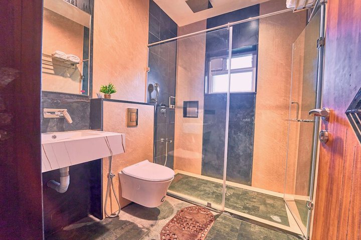 Room 42 of 100