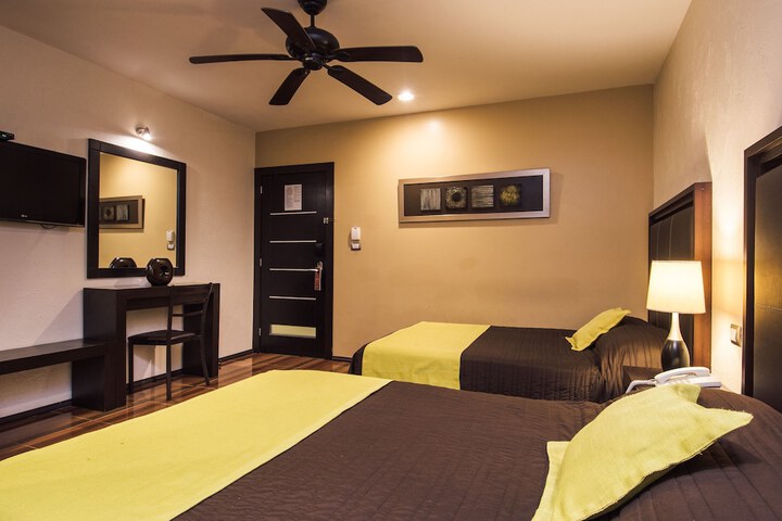 Room 11 of 38
