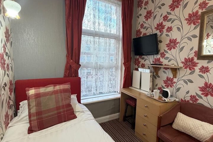 Room 25 of 42