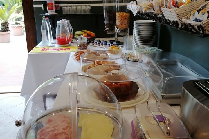 Breakfast buffet