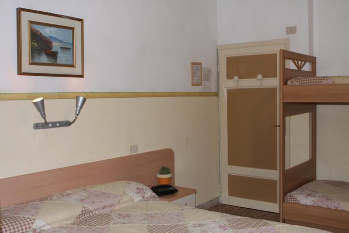 Room 8 of 41
