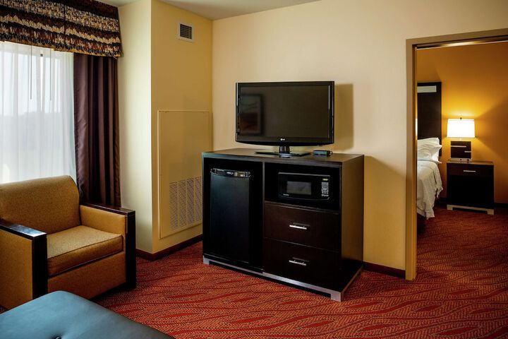 1 King Bed (2 of 35)