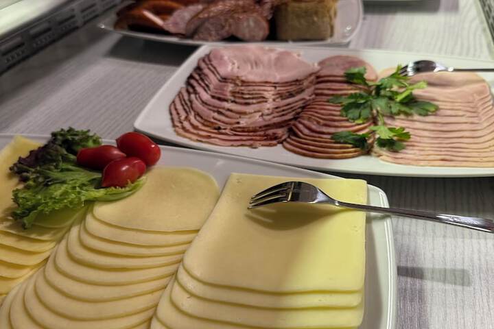 Dining 56 of 77