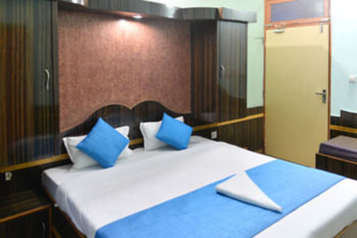 Room 10 of 29