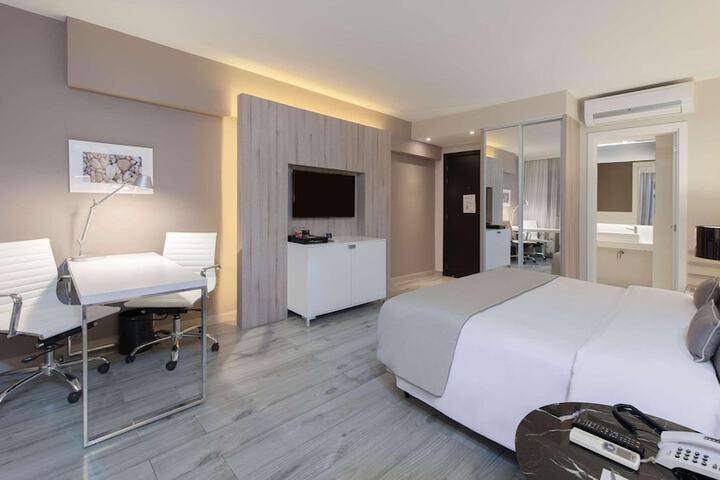 Room 43 of 110