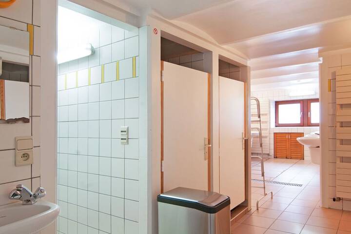 Room 42 of 99