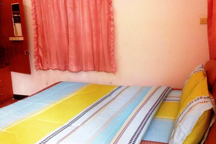 Room 4 of 18